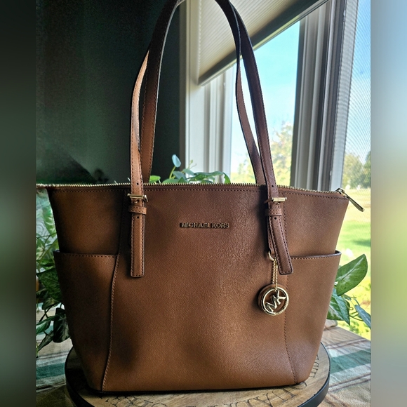 Michael Kors Jet Set Large Crossgrain Leather Top-Zip Tote - Picture 1 of 14